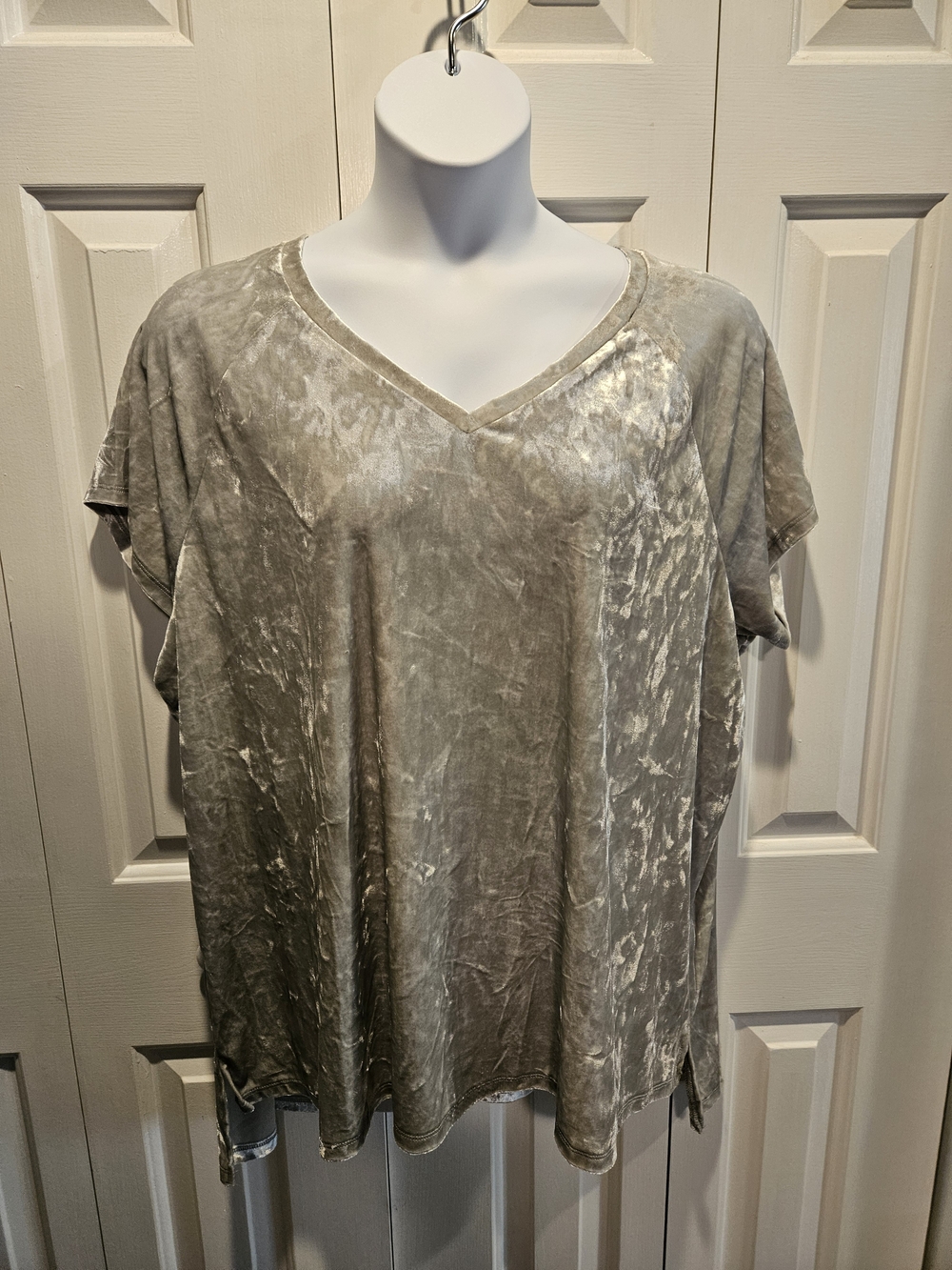 Ellos Stretch Crushed Velour V-Neck Short Sleeve Tee